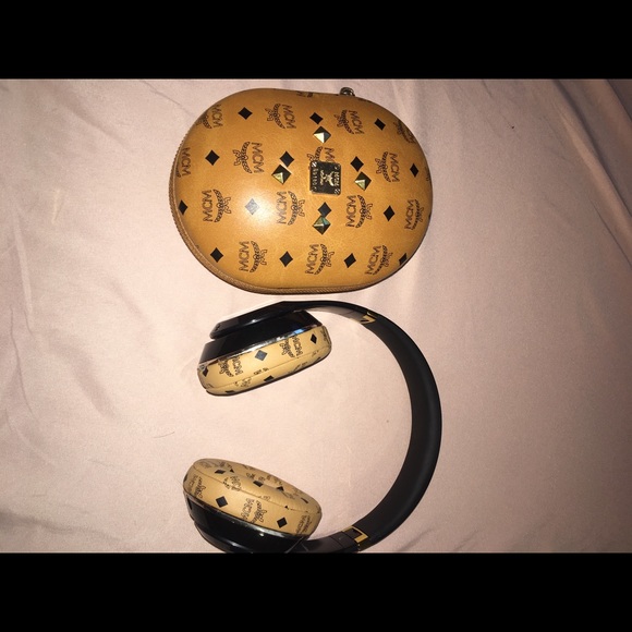 They’re MCM beats by dre 
Limited edition - Picture 2 of 2